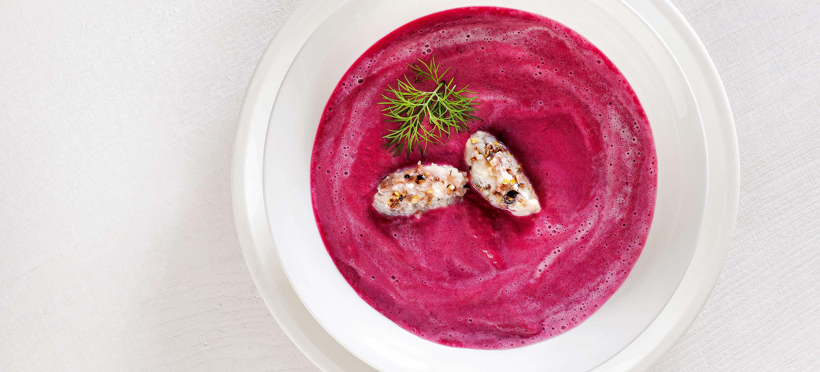 Geeiste Rote-Rüben-Creme mit Matjes-Gin-Tatar - Falstaff