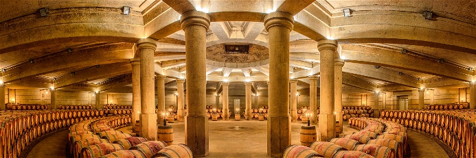 Der runde unterirdische Chai von Lafite-Rothschild ist ein optisch spektakulärer Reifekeller.