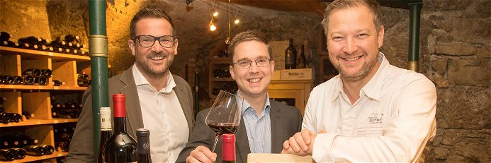 Das neue Dreamteam: Master Sommelier Alexander Koblinger (Bild Mitte) mit Raimund (links) und Andreas Döllerer.
