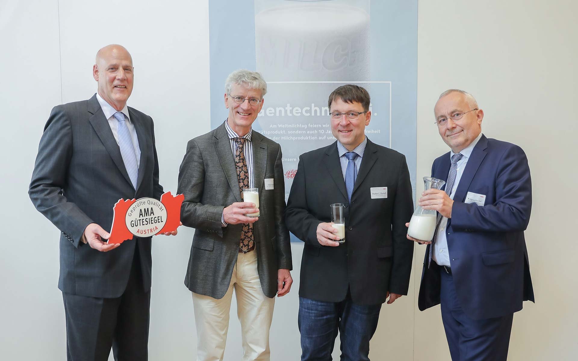 Michael Blass (GF AMA-Marketing) und die Wissenschafter Ulrich Kulozik, Stefan Bischoff und Wolfgang Kneifel erläutern den wirtschaftlichen und ernährungsphysiologischen Wert der Milch.
