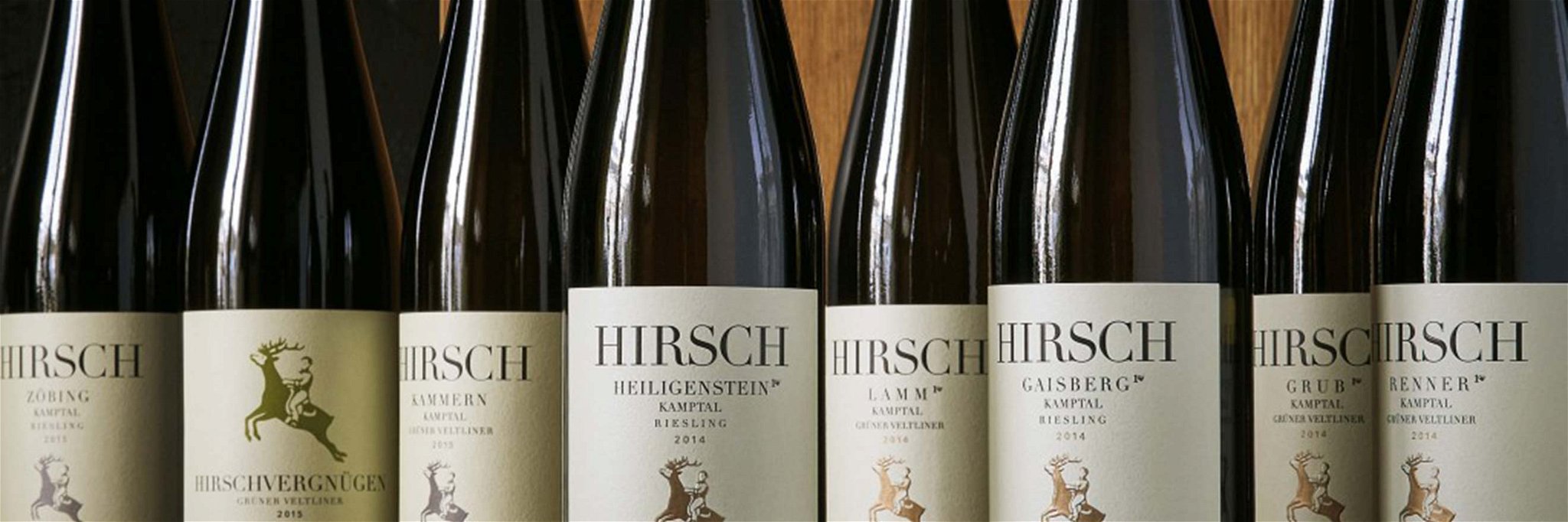 Puristische Etiketten mit klaren Formen für das Weingut Hirsch