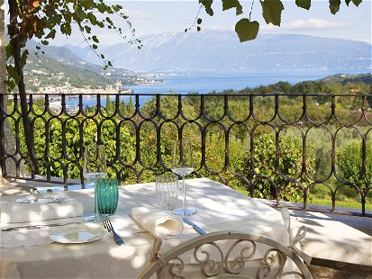 Von der Terrasse des Restaurants »Arcadia« hat man den besten Blick auf die Bucht von Salò