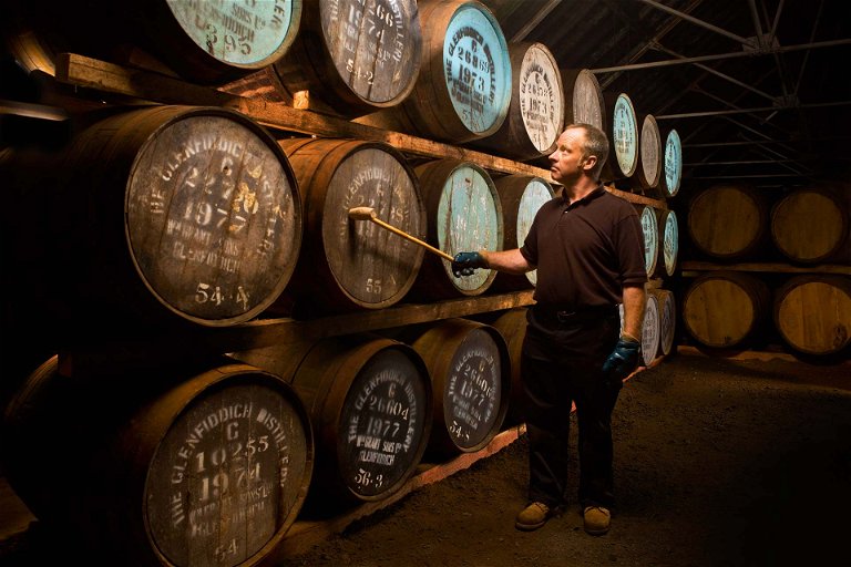Detailhandwerk bei Glenfiddich: In Schottland ist die Whisky-Herstellung genau geregelt.
