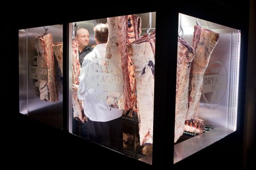 Restaurants wie das Wiener Steaklokal »Frank's« beziehen Fleisch von der »BOA Farm«.