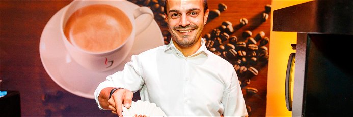 Barista und Kaffeeexperte Cem Korkmaz weiß worauf es bei gutem Kaffee ankommt.