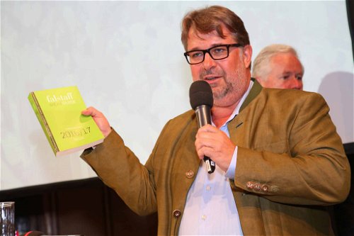 Wein-Chefredakteur Peter Moser präsentiert den neuen Weinguide 2016/17.