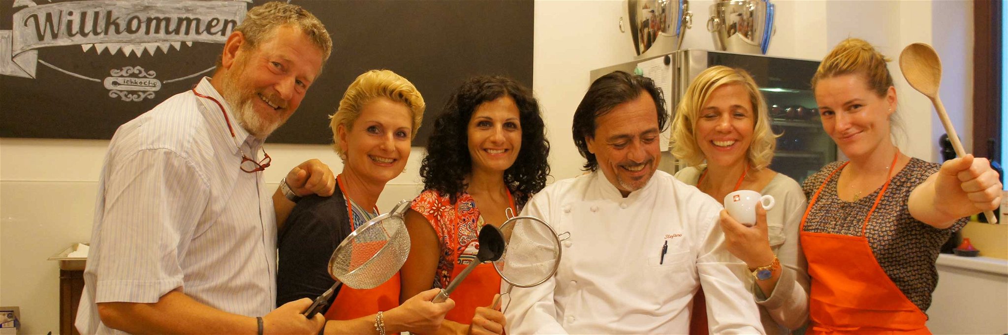 Spaß in der Küche mit Stefano Fontanesi (Mitte).