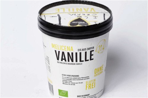 9. MELICENA Icecream Vanille - 80 Punkte (ex aequo)Preis: Becher € 4,99/500 g, (€ 9,98/kg), u. a. GaleriaOptisch etwas grau-braun und duftet nach Haselnuss (!), deutliche Lufteinschlüsse. Auch im Geschmack viel Nuss, nur wenig Milch- oder Vanillegeschmack.