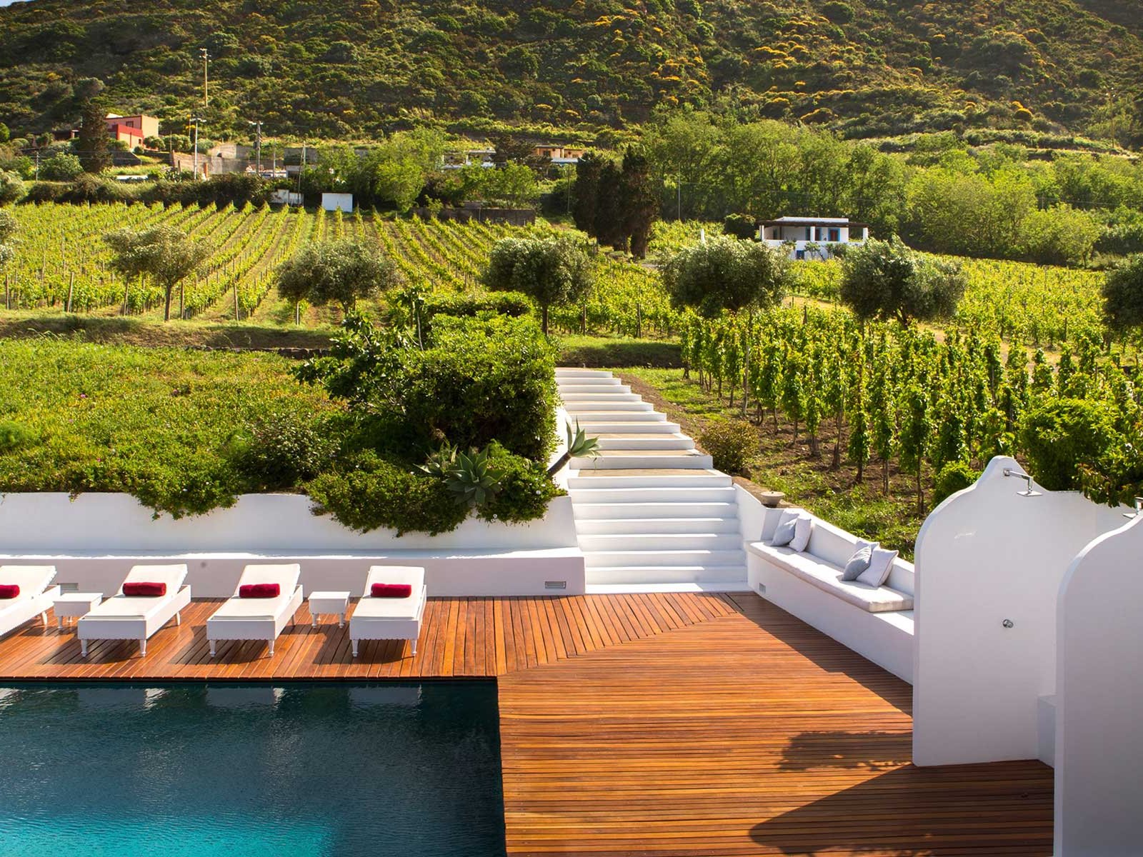 Das »Capofaro Malvasia &amp; Resort« auf der Insel Salina liegt inmitten von Weingärten. Hier entsteht einer der besten Süßweine Italiens.