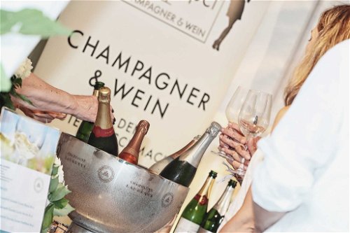 Für die nötige Champagner-Verköstigung sorgte der Champagner Club.