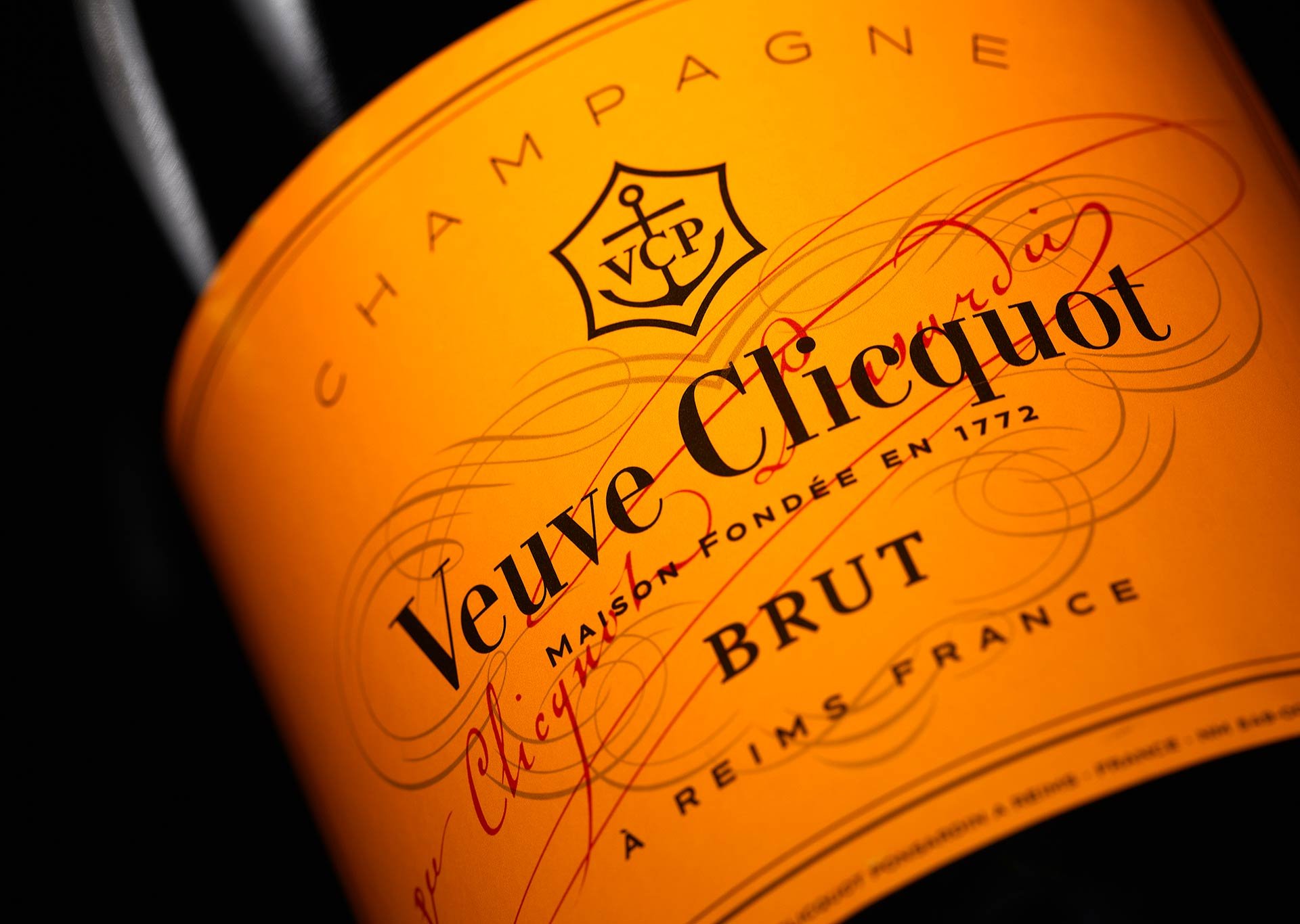Tief verwurzelt mit dem Ursprung des Champagnerhauses symbolisiert der Anker im Logo von Veuve Clicquot Hoffnung, Stärke, Ausgewogenheit und Beständigkeit.