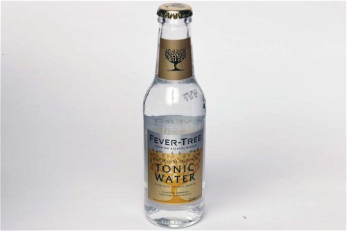 5. Fever-Tree Tonic Water – 91 PunkteFlasche € 1,90/200 ml (€ 9,50/Liter), u. a. REWE, Metro, Fachhandel; Dezente Zitrusnase, wenig Chinin. Ausgeglichen. Die Kohlensäure schäumt ­zunächst kräftig, verfliegt aber schnell. Kurzer Nachhall. Viel Platz für den Gin.