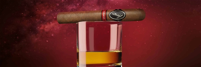 Die neue Yamasá Zigarre von Davidoff passt hervorragend zu würzigem Rum oder Single Malt Whisky.