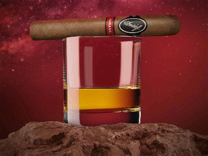 Die neue Yamasá Zigarre von Davidoff passt hervorragend zu würzigem Rum oder Single Malt Whisky.