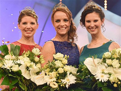 Die Weinhoheiten 2016: Prinzessin Mara Walz (Württemberg), Königin Lena Endesfelder (Mosel) und Prinzessin Christina Schneider (Franken).