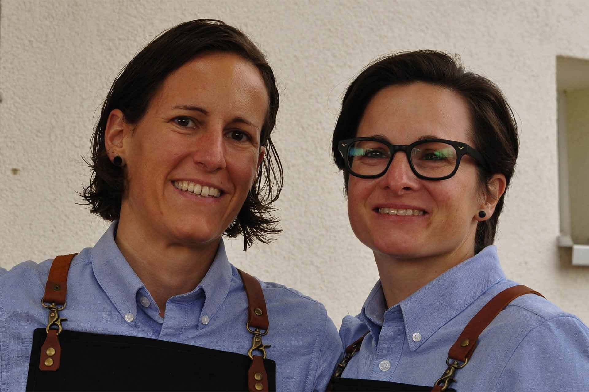 Simone Ernst und Denise Morf rösten einzelne Kaffees spezifisch für die Filterzubereitung, weil bei dieser Zubereitung die Aromen der verschiedenen Sorten optimal wahrgenommen werden können.