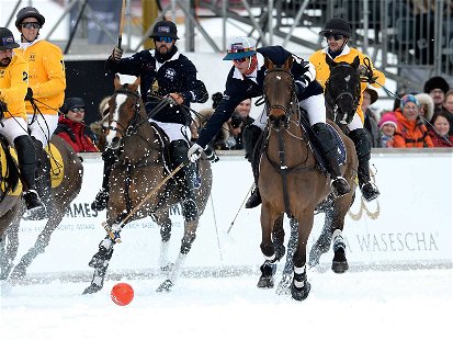 Mit Eleganz und Raffinesse bestreiten die Profis das Turnier auf dem gefrorenen See in St. Moritz.&nbsp;