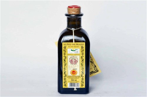 1. Nuñez de Prado Natives Olivenöl extra - 94 Punkte*€ 13,99 für 500 ml (Literpreis: € 27,98)u. a. AlnaturaLeicht trüb, duftet intensiv nach frisch gemähtem Rasen, sehr frisch und grün, dazu gelbe Blüten. Grasig-kräuterig im Mund, am Ende spürbar kratzig. Sehr harmonisch und wohlschmeckend.&nbsp;Klarer Gesamtsieger.