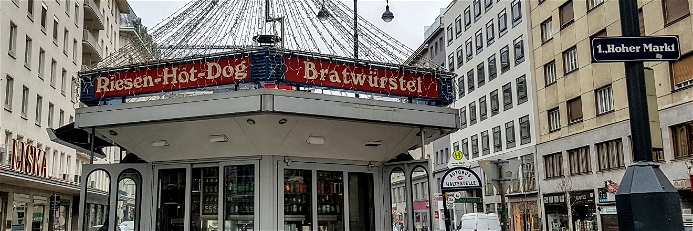 Mit mehr als 2.300 Stimmen der klare Sieger: Der beliebte Würstelstand am Wiener Hohen Markt.