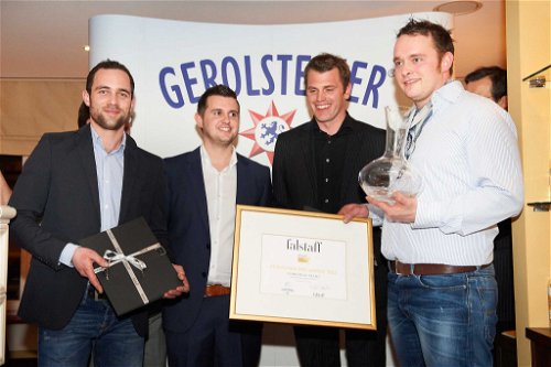 Die Gewinner der WeinTrophy 2012: »Newcomer des Jahres« Christian Stahl (ganz rechts) vom Winzerhof Stahl.