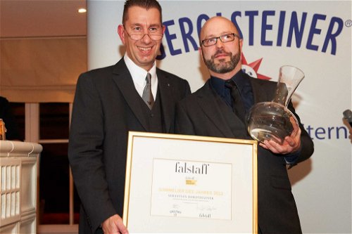 Die Gewinner der WeinTrophy 2012: »Sommelier des Jahres« Sebastian Bordthäuser (rechts).