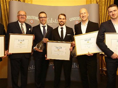 Die strahlenden Sieger der WeinTrophy 2017 (v.l.n.r.): Konrad Salwey, Karl-Heinz Rebitzer, Hansjörg und Matthias Aldinger, Oliver Donnecker, Jürgen Ellwanger.