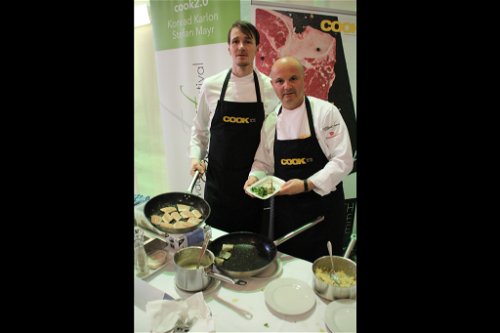 Cook-Spitzenköche Stefan Mayr und Konrad Karlon beim Kochen.