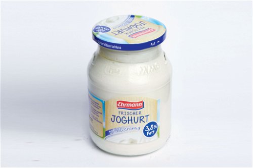 7. Ehrmann Frischer Joghurt,&nbsp;mild &amp; cremig; 3,8 Prozent Fett - 91 Punkte*€ 1,19 für 500 g (Kilopreis: € 2,38 ),&nbsp;U.  a. REWE, EdekaSehr flüssig, eher wie Trinkjoghurt. Entgegen dem Namen relativ viel Säure, sehr frisch im Geschmack. Der Riesling unter den getesteten Joghurts.* Bei der Reihung wurden die Nachkommastellen berücksichtigt.