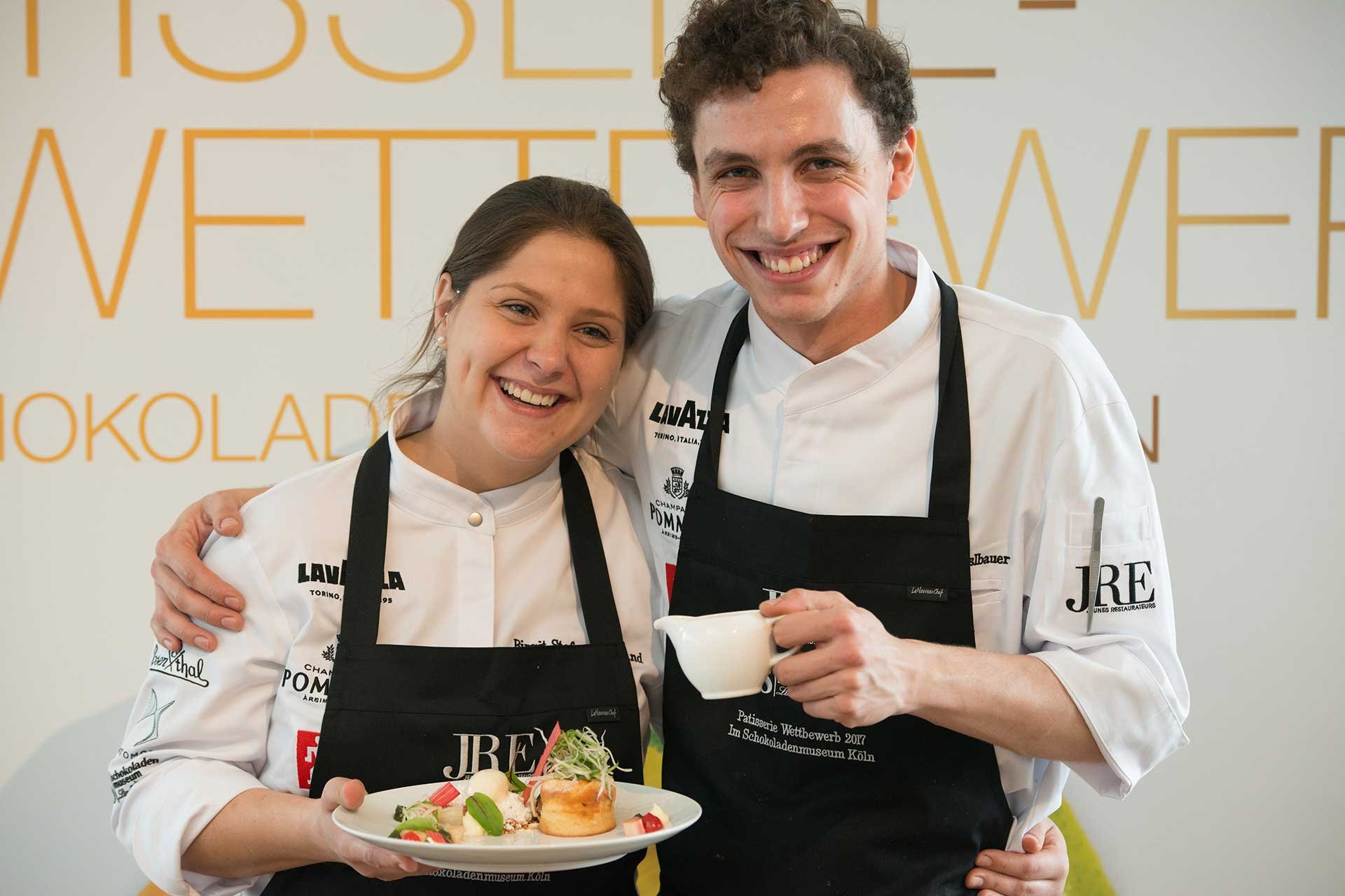 Glückliche Sieger: Mit ihrem Dessert »Lovely Soft, Green and Pink!« konnten Birgit Stefanie Wieland und Alexander Gasslbauer die Jury begeistern.