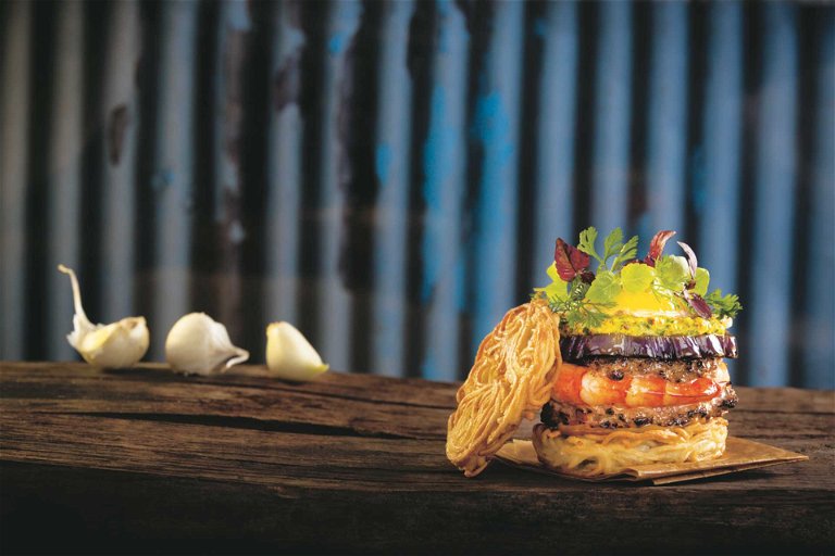 Die Zubereitung eines Burgers ist eine Kunst für sich: Jeder Teil muss auf den anderen perfekt abgestimmt sein, damit das große Ganze schmeckt.