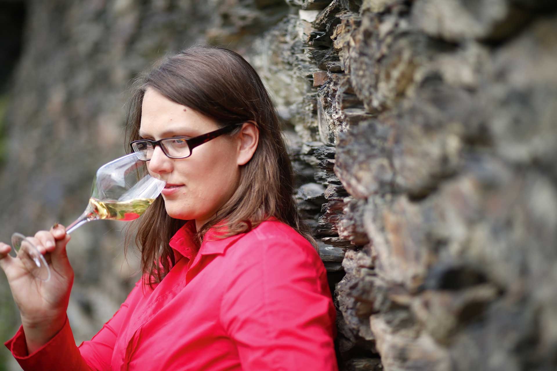 Cecilia Jost setzt die Tradition ihres Vaters fort, auf reife-beständigen Wein zu setzen.