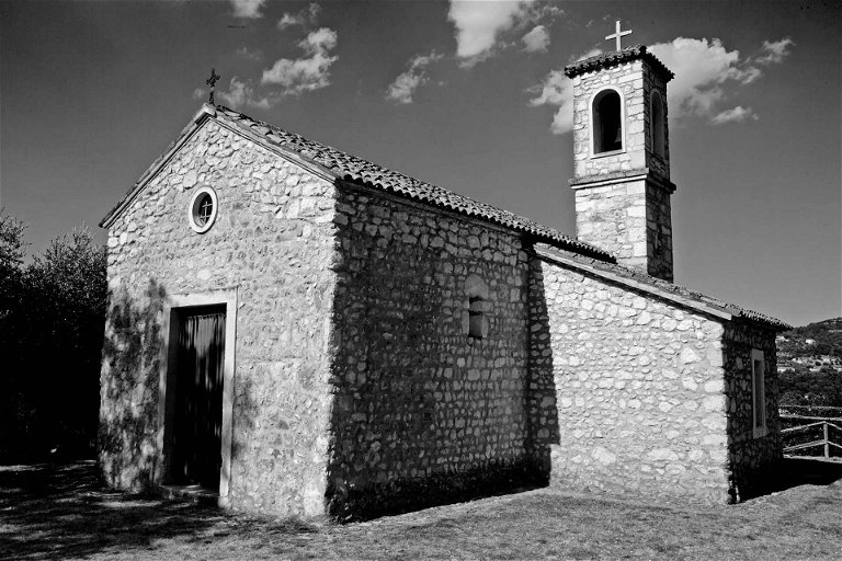 Die Kirche von San Lorenzo gab dem Carmenere von Inama seinen Namen.&nbsp;