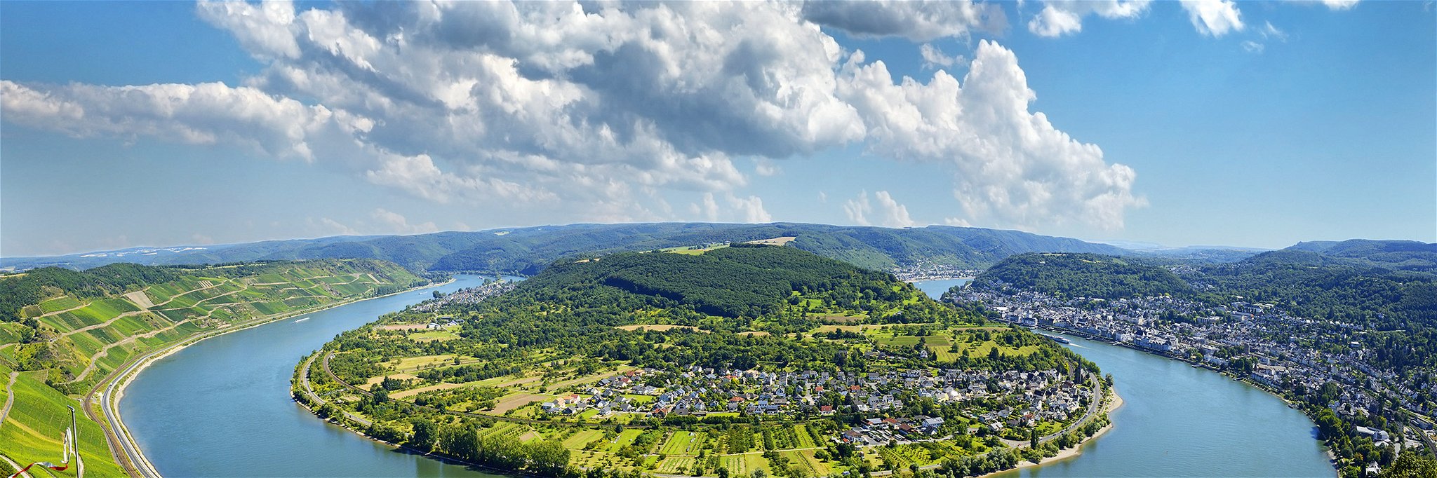 Rheinschleife bei Boppard – einem der bekanntesten Orte der Weinregion Mittelrhein.