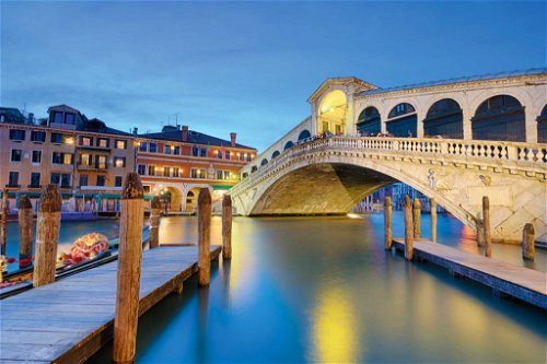 Berühmte Venedig-Sehenswürdigkeit: die Rialto-Brücke.
