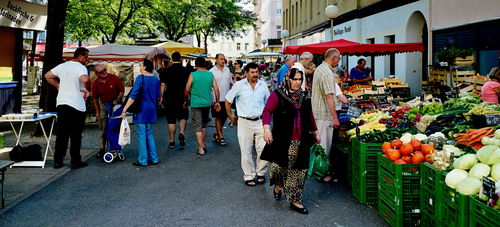 Buntes Treiben am Meidlinger Markt.