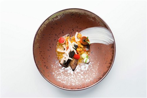 Eine der vielen unwiderstehlichen -Kreationen von Nils Henkel: Makrele mit Seegurke und Couscous.