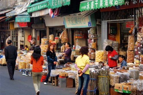 Der Qingping-Markt bietet allerlei Gewürze und frische Bauernprodukte.