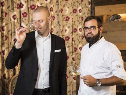 Im »ESSENZZ« kümmern sich Sommelier Joachim Retz und Küchenchef Alexander Posch um die Gäste.