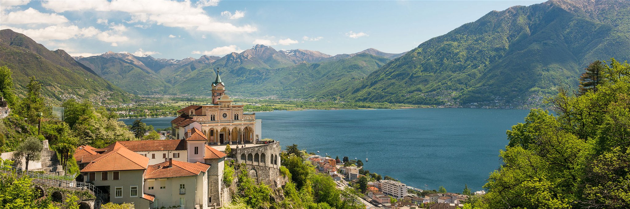 Im Herzen&nbsp;des Sopraceneri: Blick von Madonna del Sasso auf den Lago Maggiore.