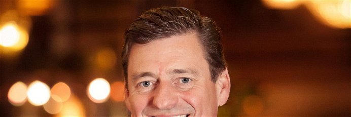 Ingo C. Peters ist Regional Vice President des »Fairmont Vier Jahreszeiten« Hamburg und Gründungsmitglied von »Fair Job Hotels e. V.«.