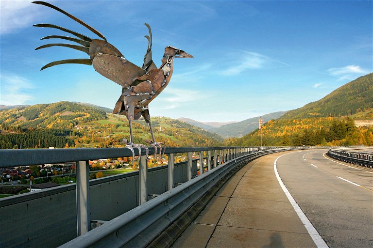 Skulpturen an der Autobahn weisen den Weg in Richtung Gmünd.&nbsp;