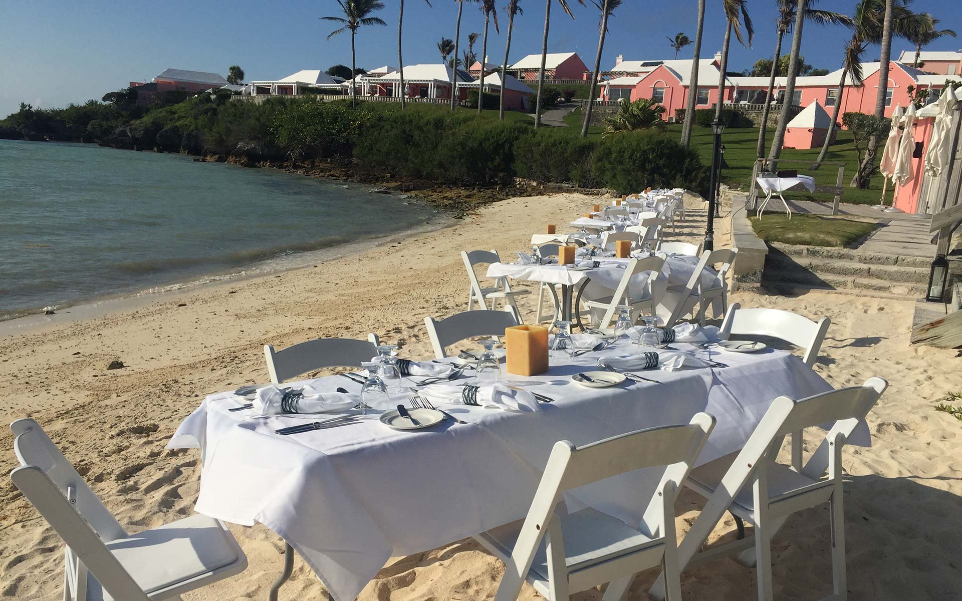 Das Restaurant »The Breeze« liegt direkt am Strand.