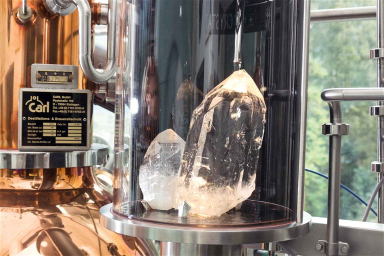 Spitzengenuss: das Wacholder-Destillat der Rugenbräu AG, der berühmte «Crystal-Gin».&nbsp;