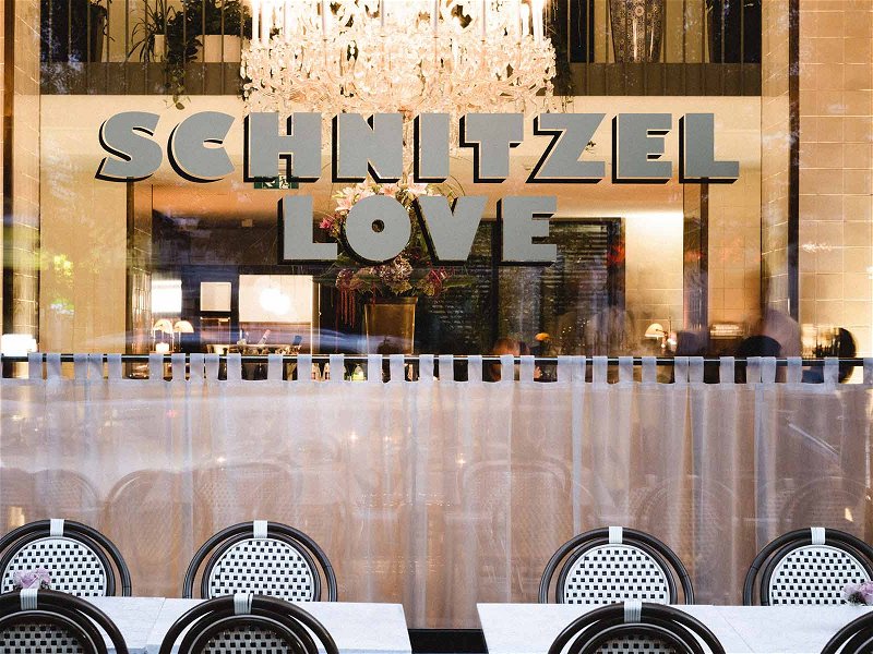 Im neuen Meissl &amp; Schadn setzt man dem Wiener Schnitzel ein Denkmal. »Schnitzel Love« wird in der offenen Salonküche wirklich gelebt.