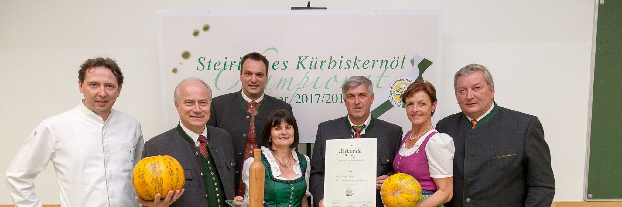 Viele gratulierten den Siegern: Heinz Reitbauer, Landesrat Johann Seitinger, Geschäftsführer Andreas Cretnik sowie Vizepräsidentin Maria Pein und Kürbiskernbauern-Obmann Franz Labugger.