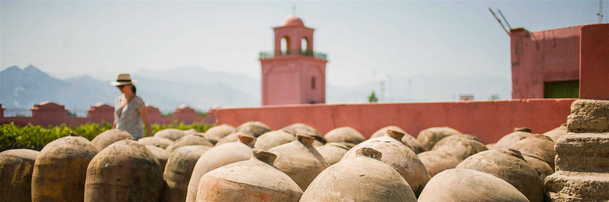 In der Gemeinde »Piskos«, in Peru werden die typischen »botijas de arcilla« (Tonkrüge) hergestellt, um darin Getränke und Obstweine aufzubewahren.