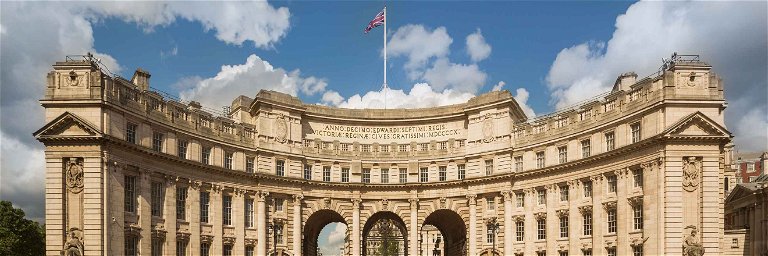 Ursprünglich errichtet für Königin Victoria, beherbergte die Admiralty Arch auch namhafte Persönlichkeiten wie Sir Winston Churchill und Autor Ian Flemings.&nbsp;