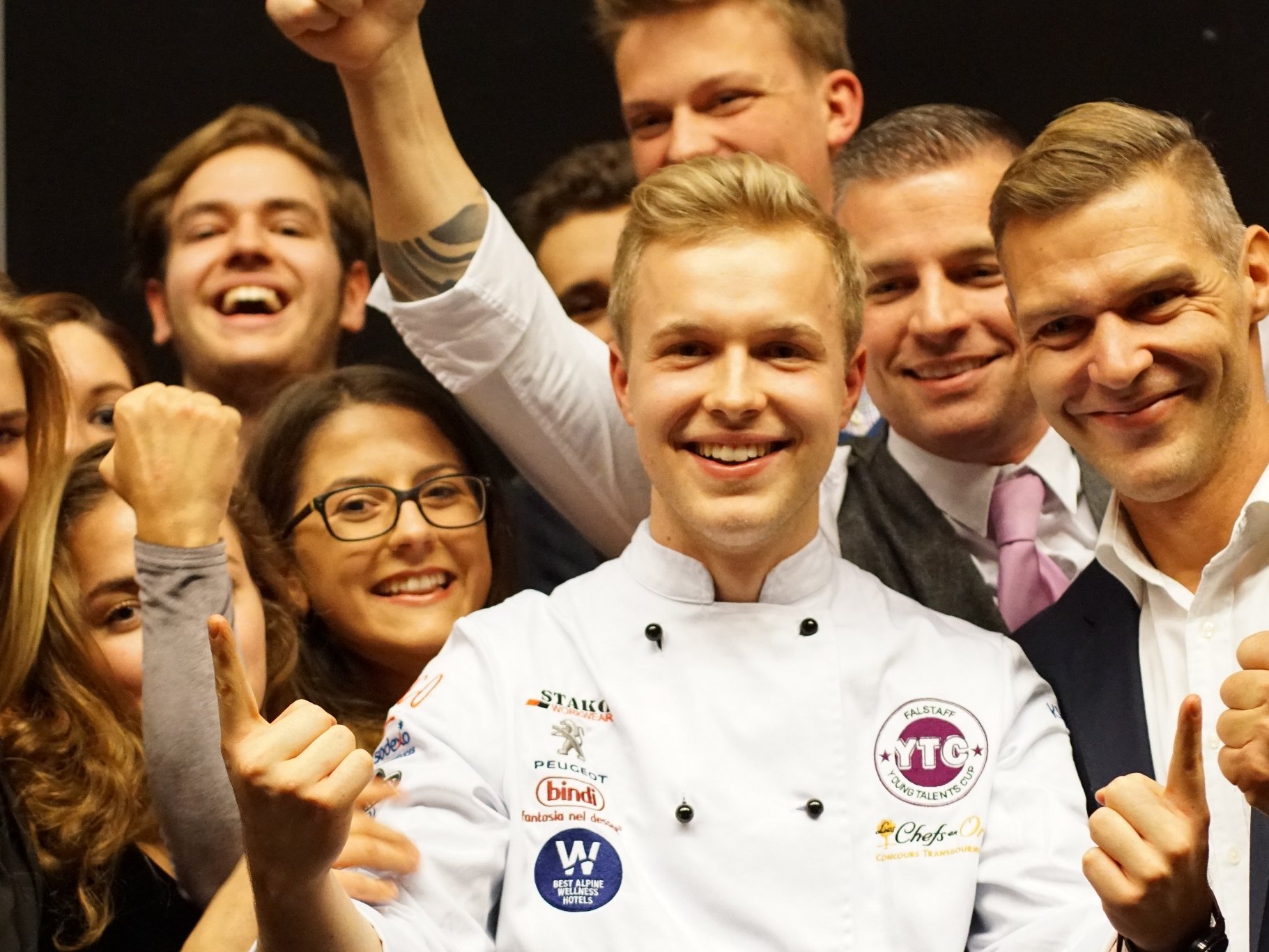 Matthias Birnbach freut sich über den Sieg im Bereich Küche.