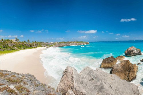 Mit den Füßen im Sand und einem Glas Rum in der Hand lässt sich das süße Leben auf der&nbsp; karibischen Insel Barbados am besten genießen. Die aromenreiche Küche mit frischen&nbsp; Meeresfrüchten und exotischen Früchten verführt zu einer spannenden Geschmacksreise.