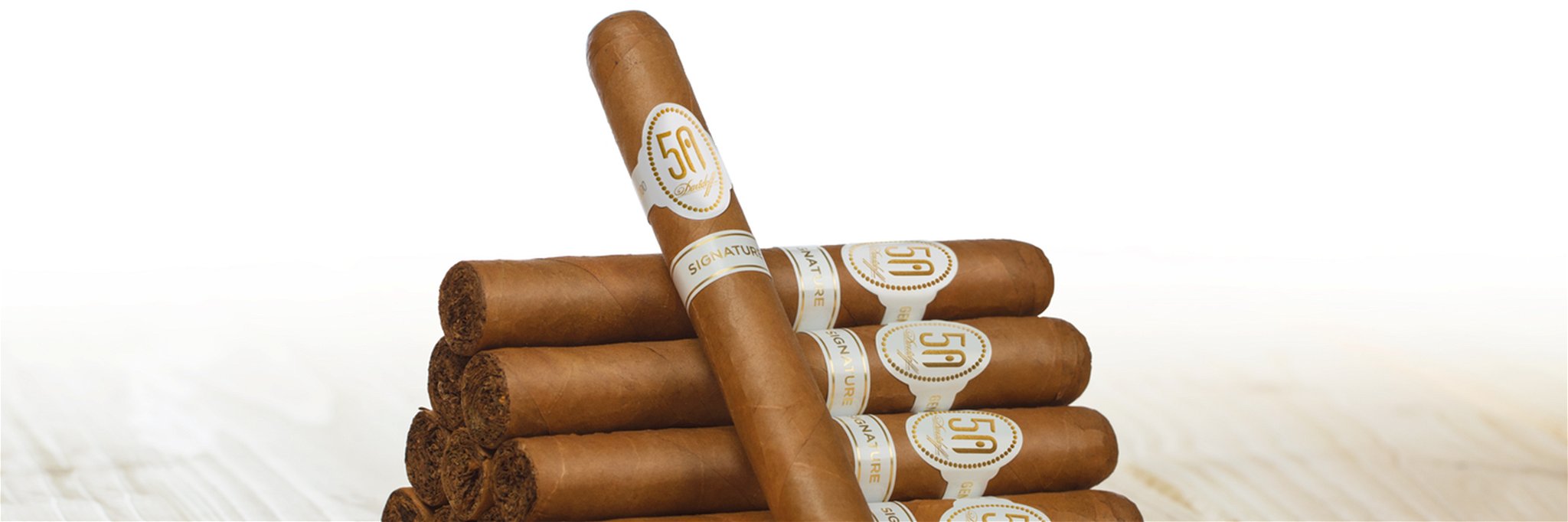 Bereits seit 1968 ziert der legendäre ovale weisse Zigarrenring die Kreationen von Davidoff.
